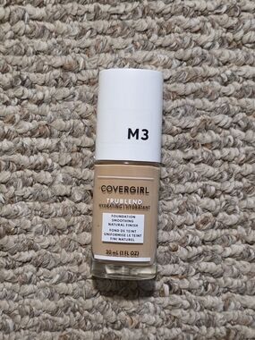 CoverGirl TruBlend Hydrating Liquid Foundation, M3 Golden Beige